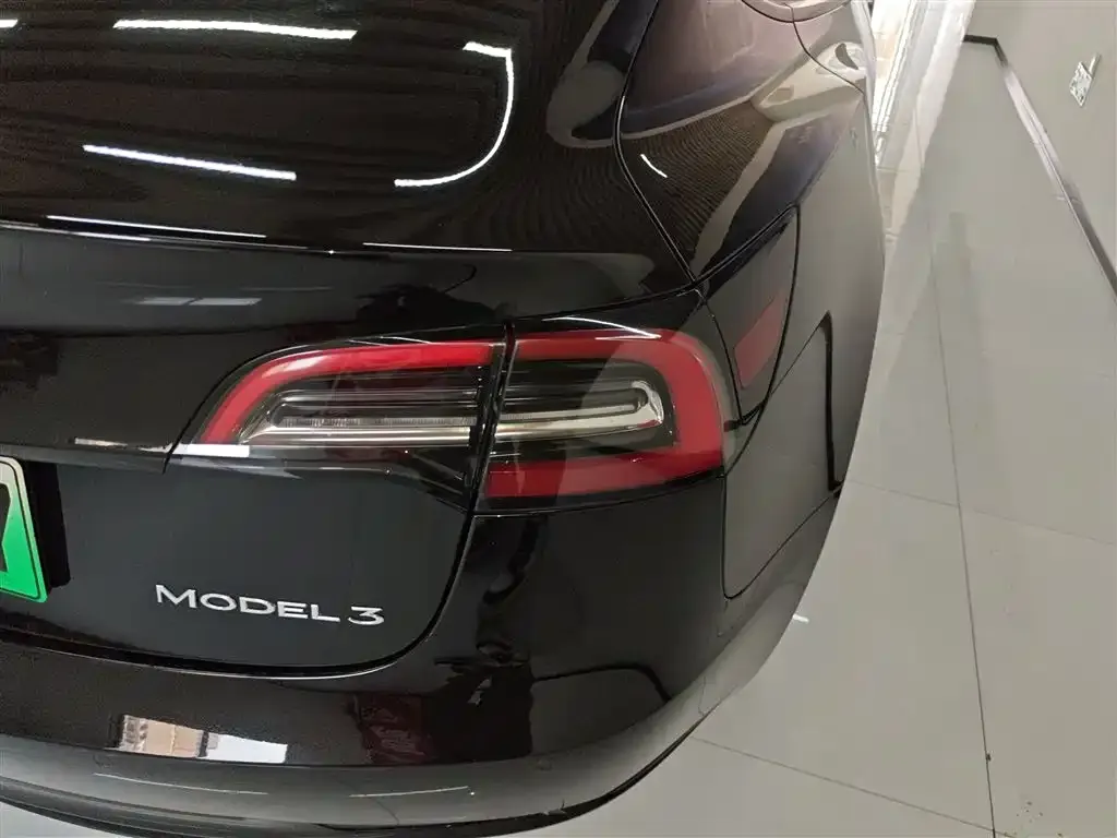 Tesla Model 3 — фото 3