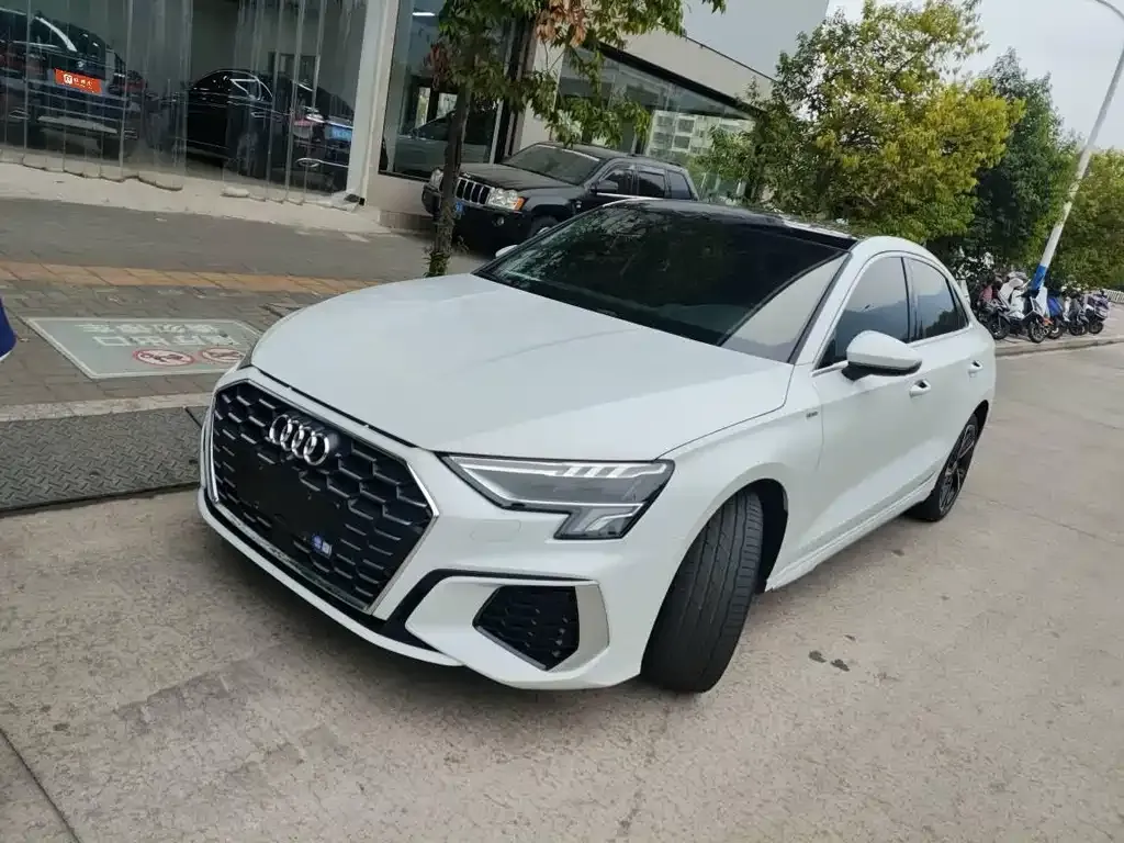 Audi A3 — фото 1