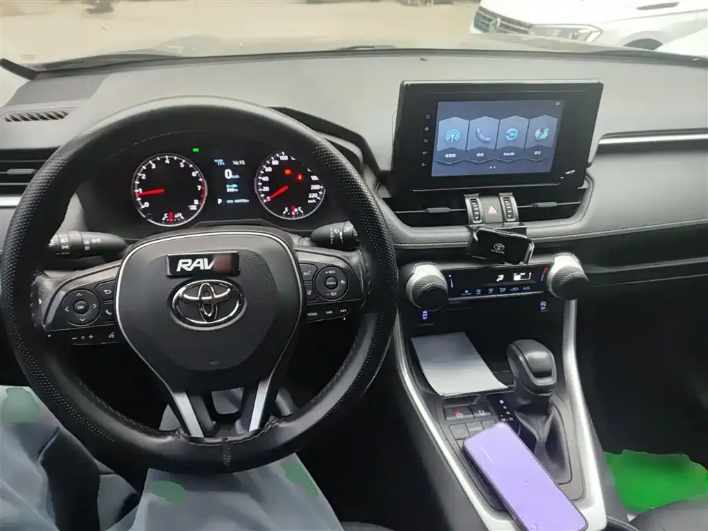 Toyota RAV4 — фото 10