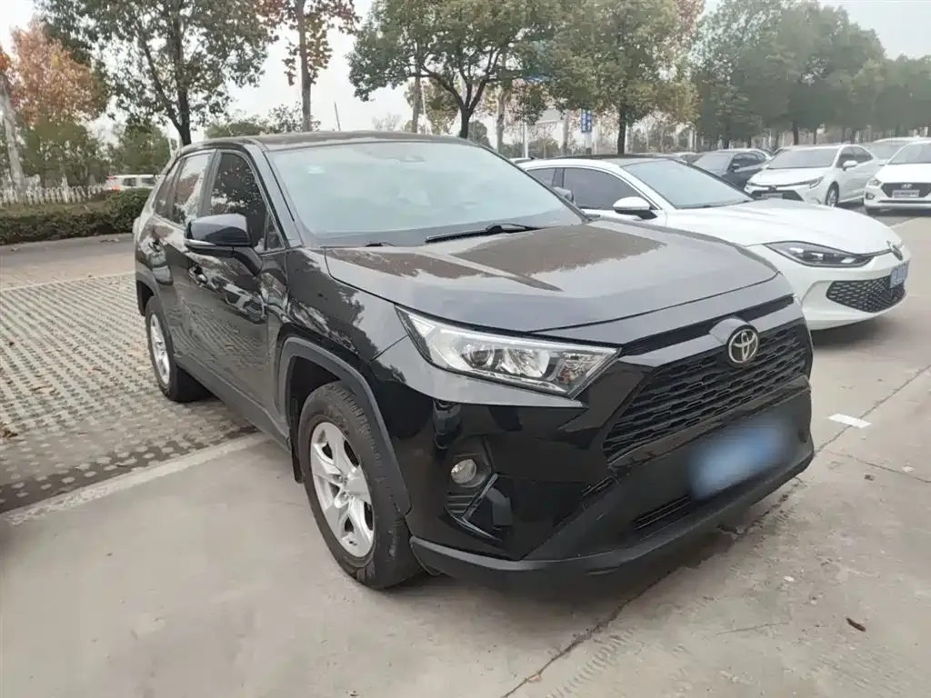 Toyota RAV4 — фото 4