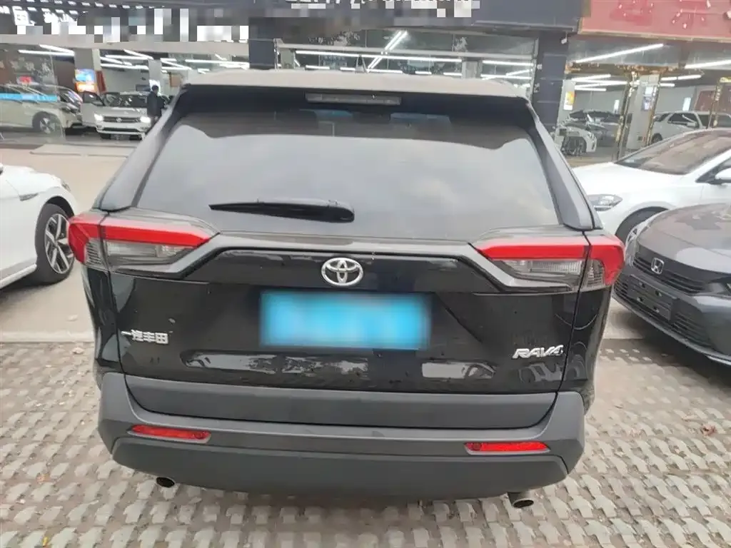 Toyota RAV4 — фото 6