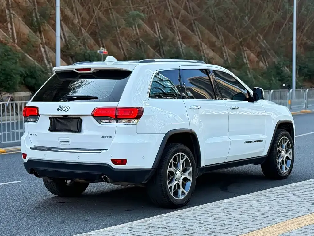 Jeep Grand Cherokee (Import) — фото 7
