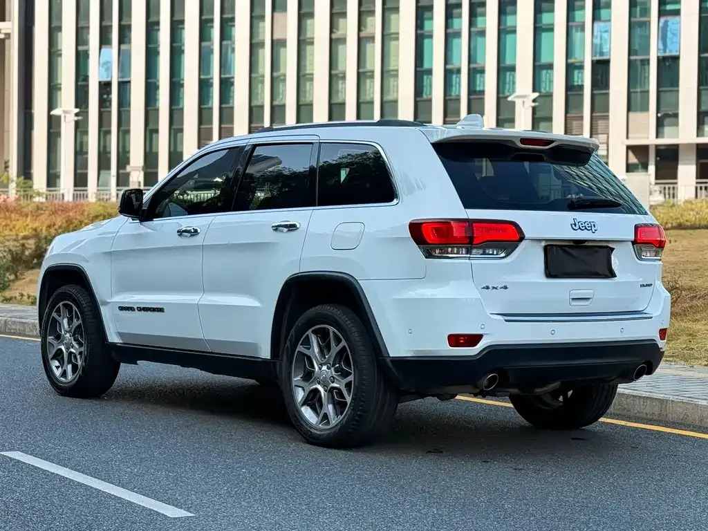 Jeep Grand Cherokee (Import) — фото 10