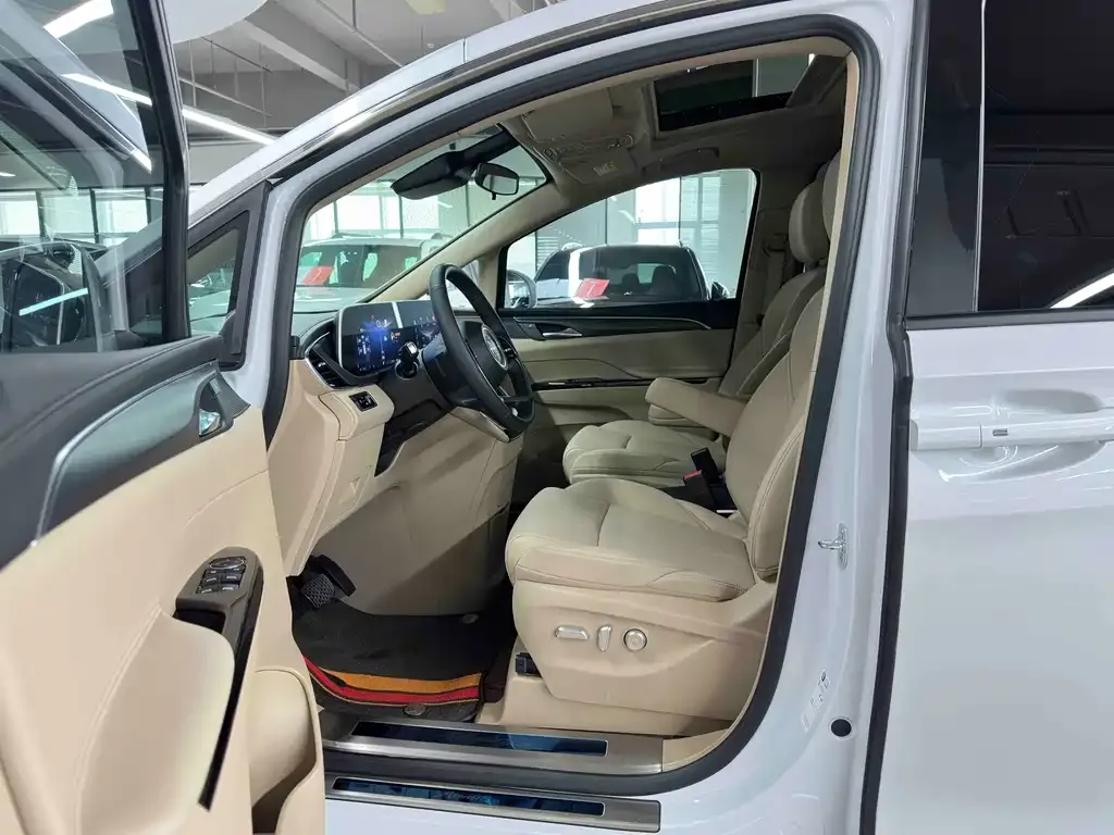 Buick GL8 Hybrid — фото 9