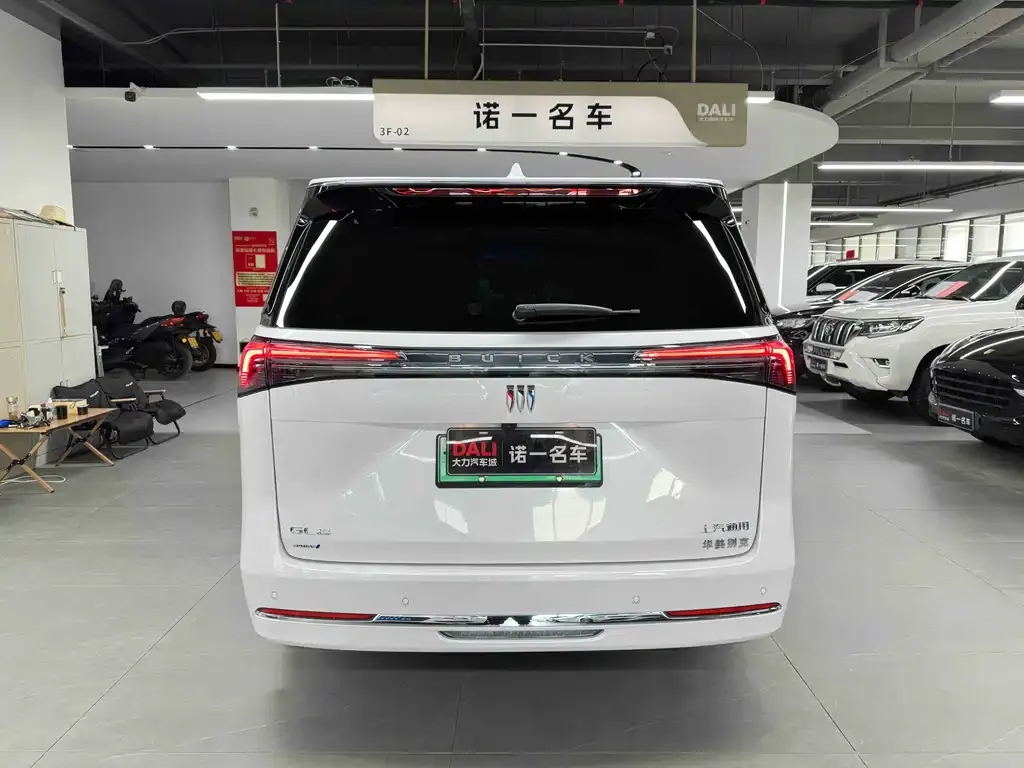 Buick GL8 Hybrid — фото 3