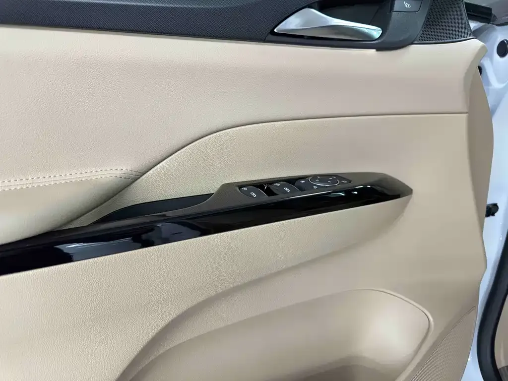 Buick GL8 Hybrid — фото 10