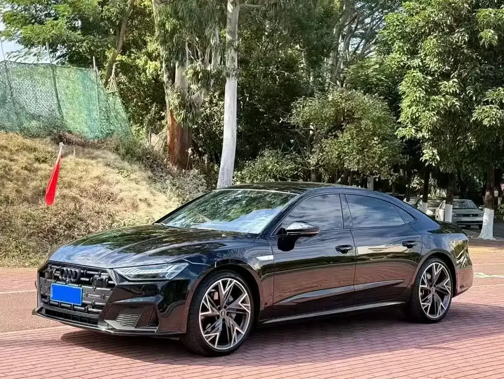 Audi A7L — фото 1