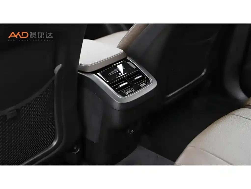 Volvo XC90 — фото 9