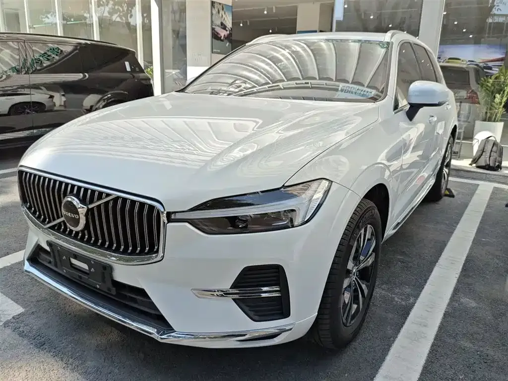 Volvo XC60 — фото 1