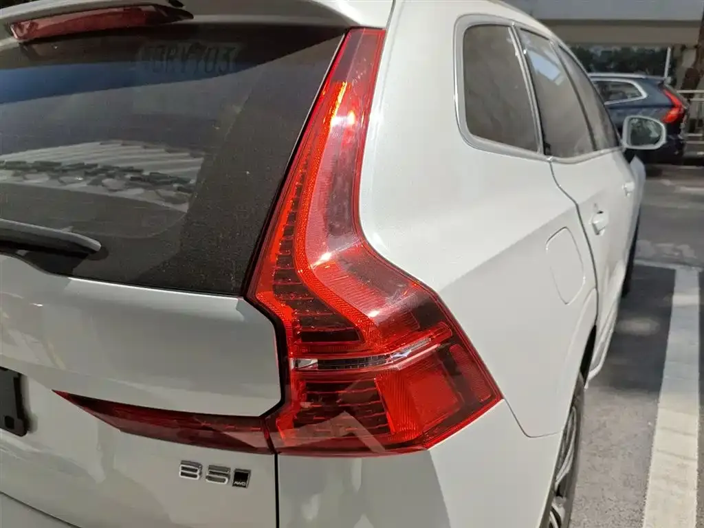 Volvo XC60 — фото 7