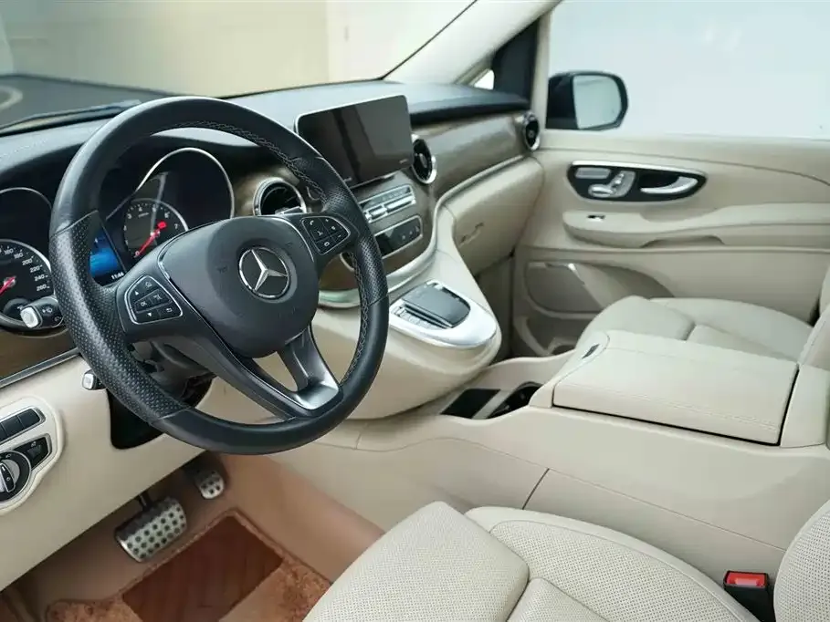 Mercedes-Benz V-Class — фото 10