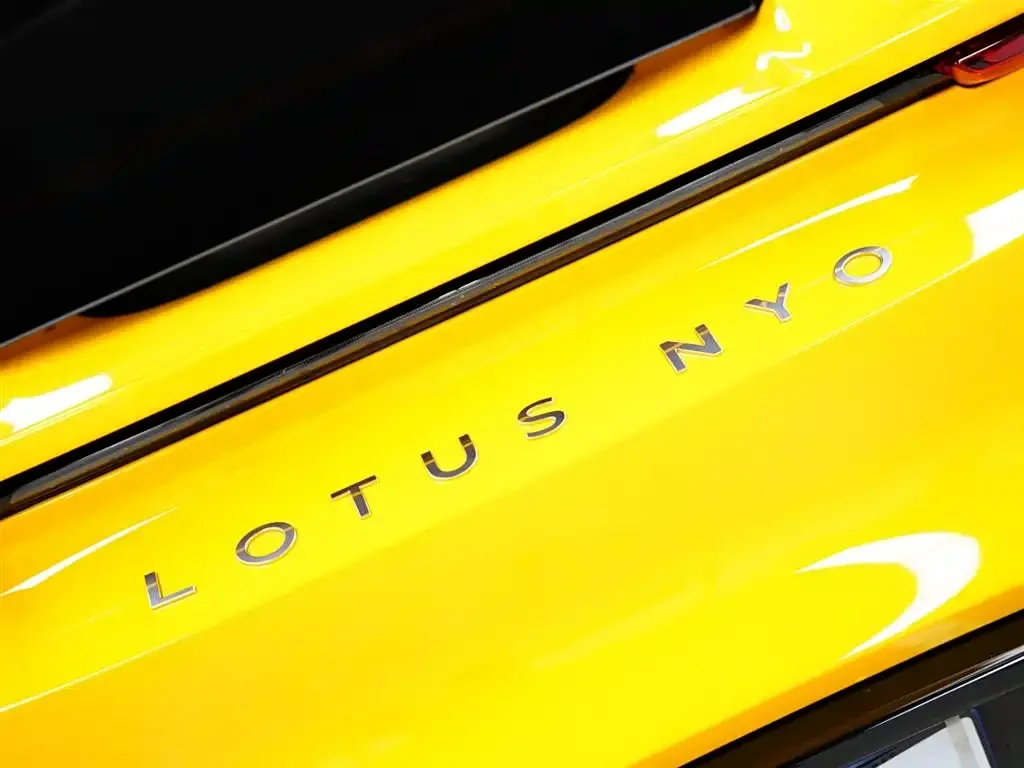 Lotus Emira — фото 10