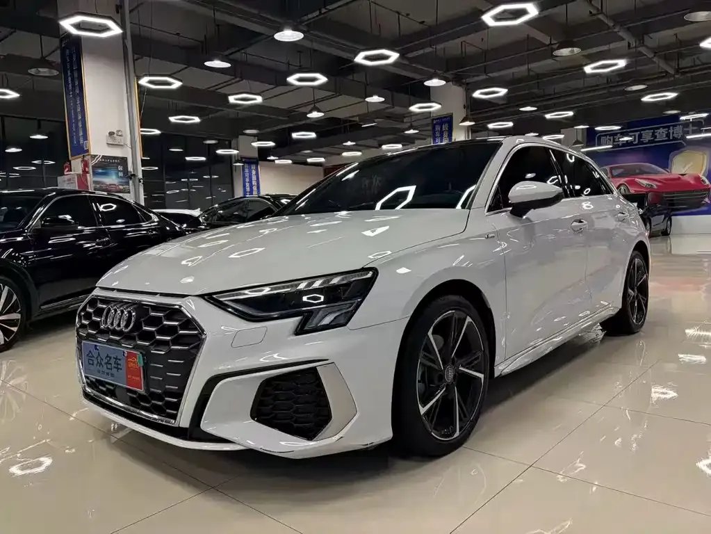 Audi A3 — фото 1