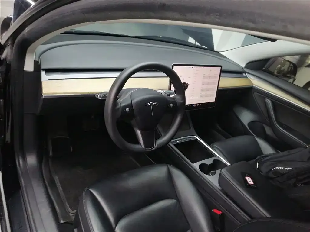 Tesla Model 3 — фото 10