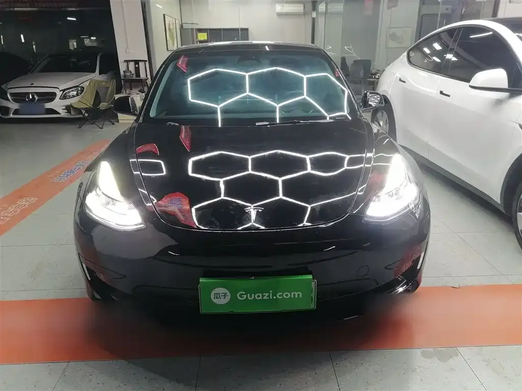 Tesla Model 3 — фото 3