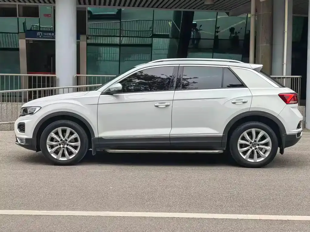 Volkswagen T-Roc — фото 2