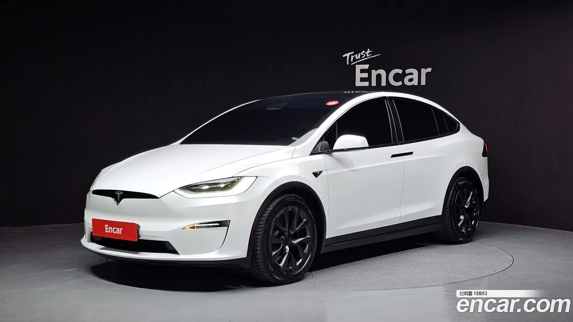 Tesla Model X — фото 1