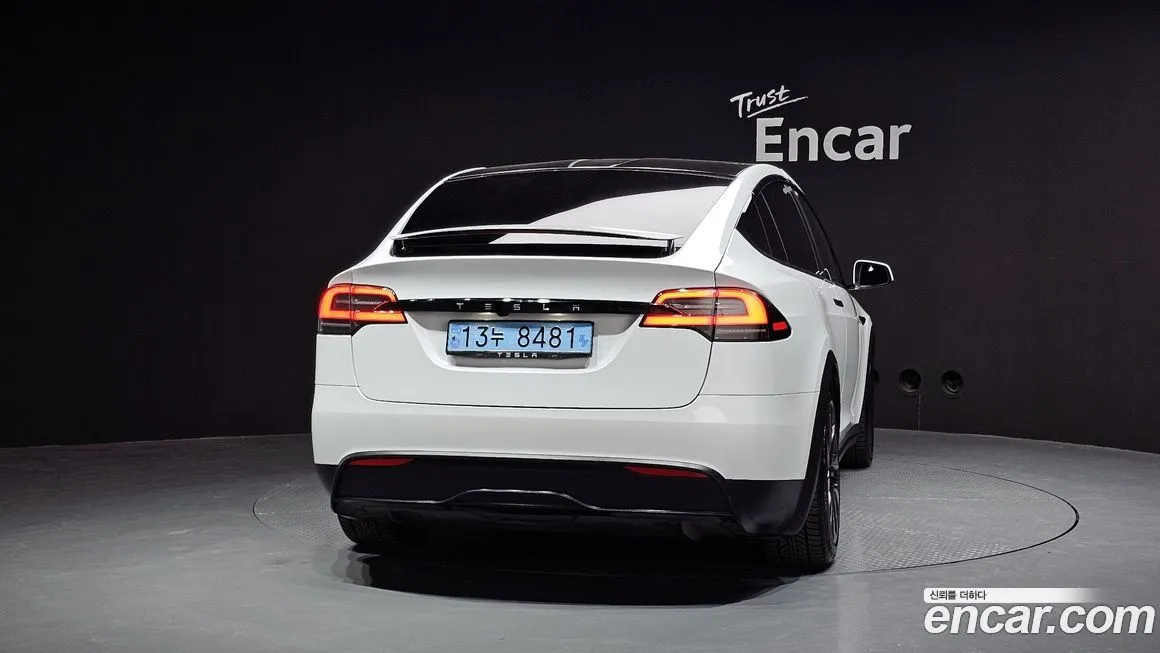 Tesla Model X — фото 2
