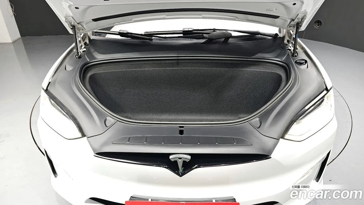 Tesla Model X — фото 10