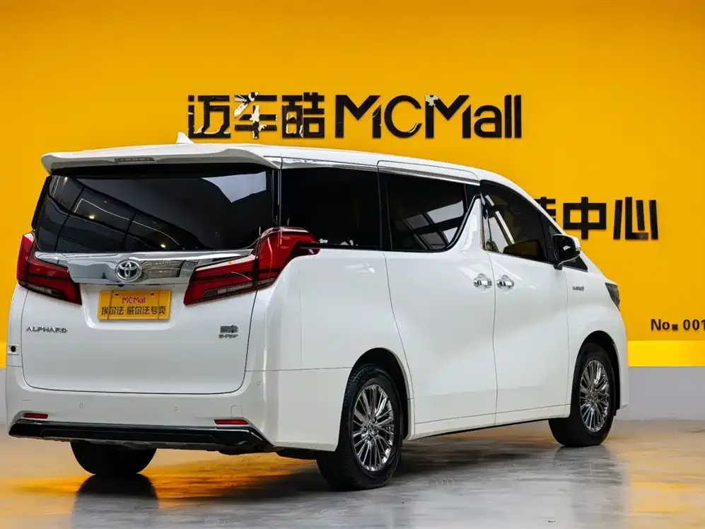 Toyota Alphard — фото 9