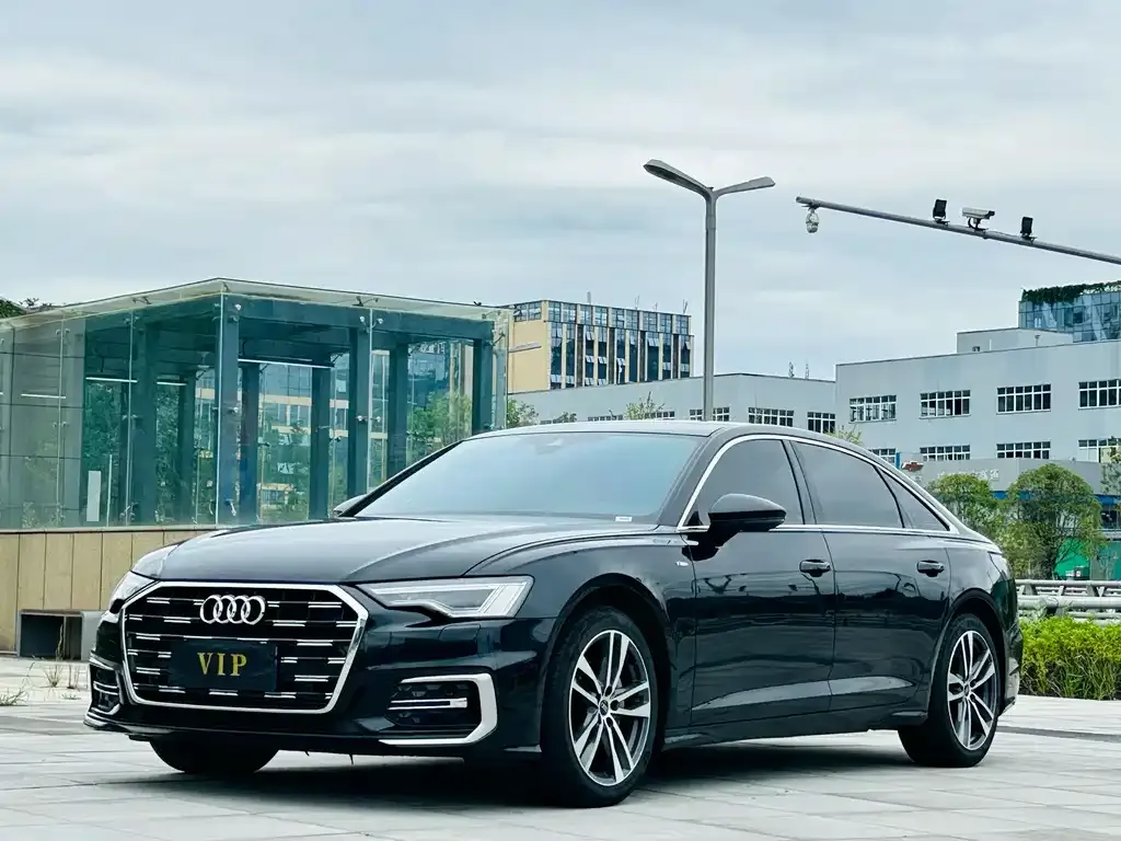 Audi A6L — фото 1