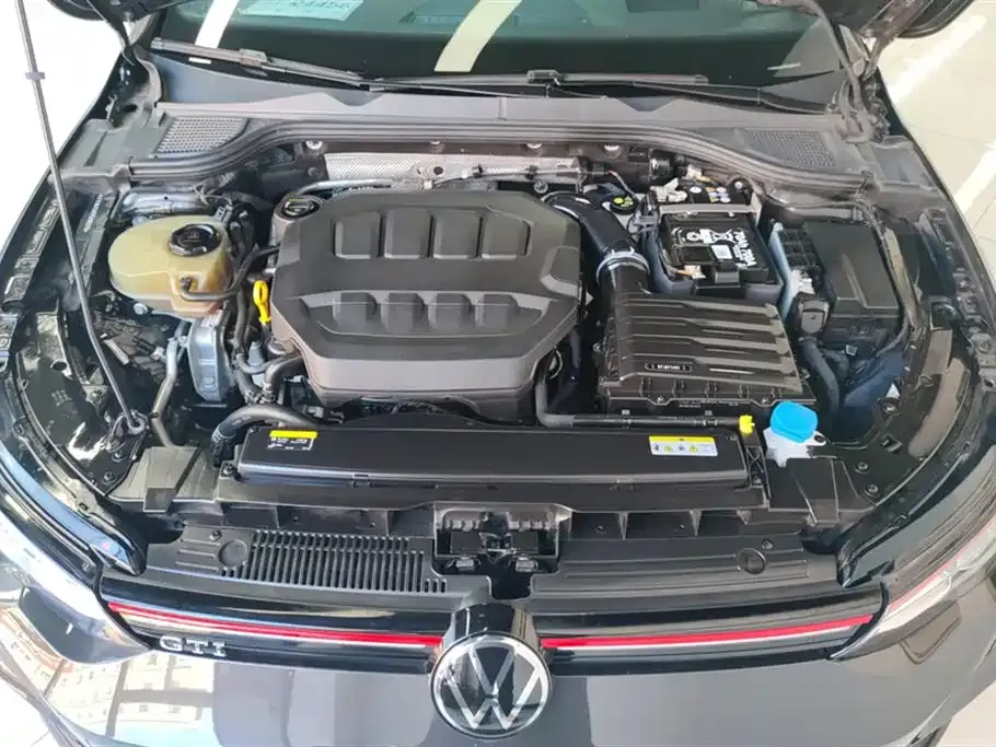 Volkswagen Golf GTI — фото 10