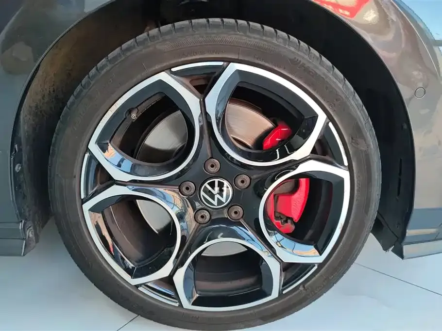 Volkswagen Golf GTI — фото 8