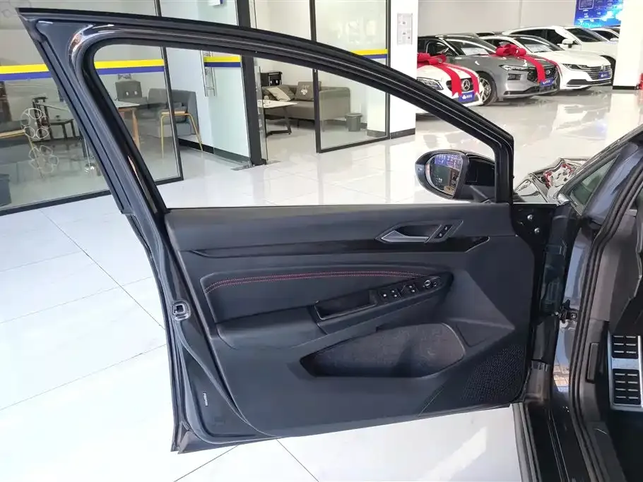 Volkswagen Golf GTI — фото 5