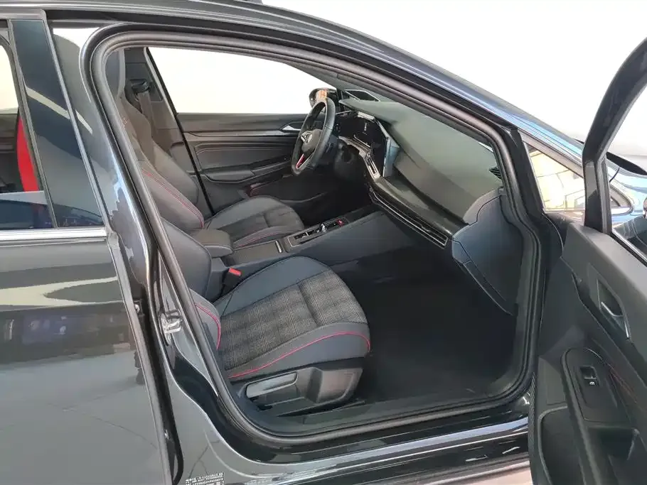 Volkswagen Golf GTI — фото 9