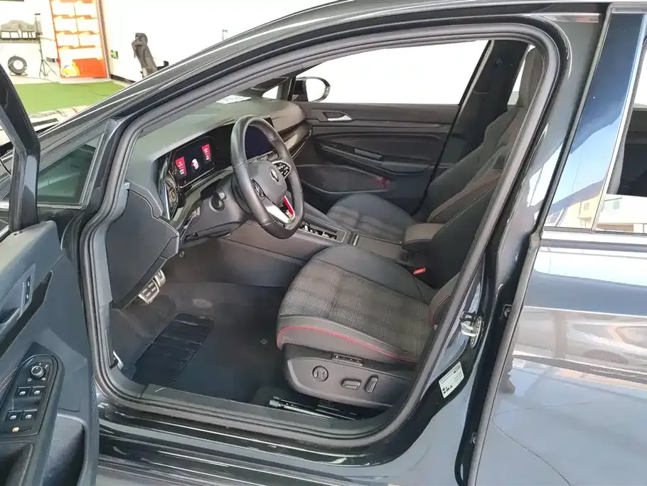 Volkswagen Golf GTI — фото 7