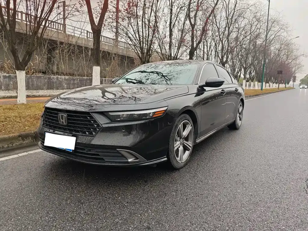 Honda Accord — фото 1