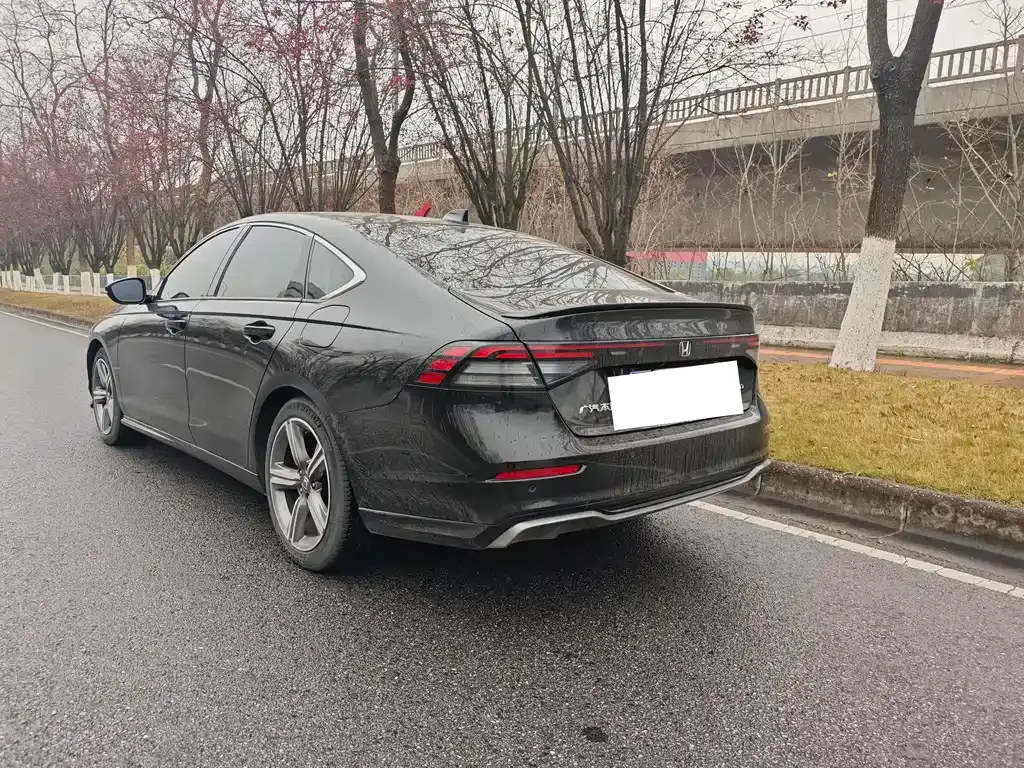 Honda Accord — фото 10
