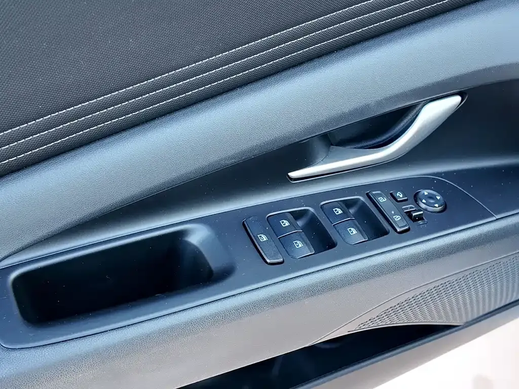Hyundai Elantra — фото 8