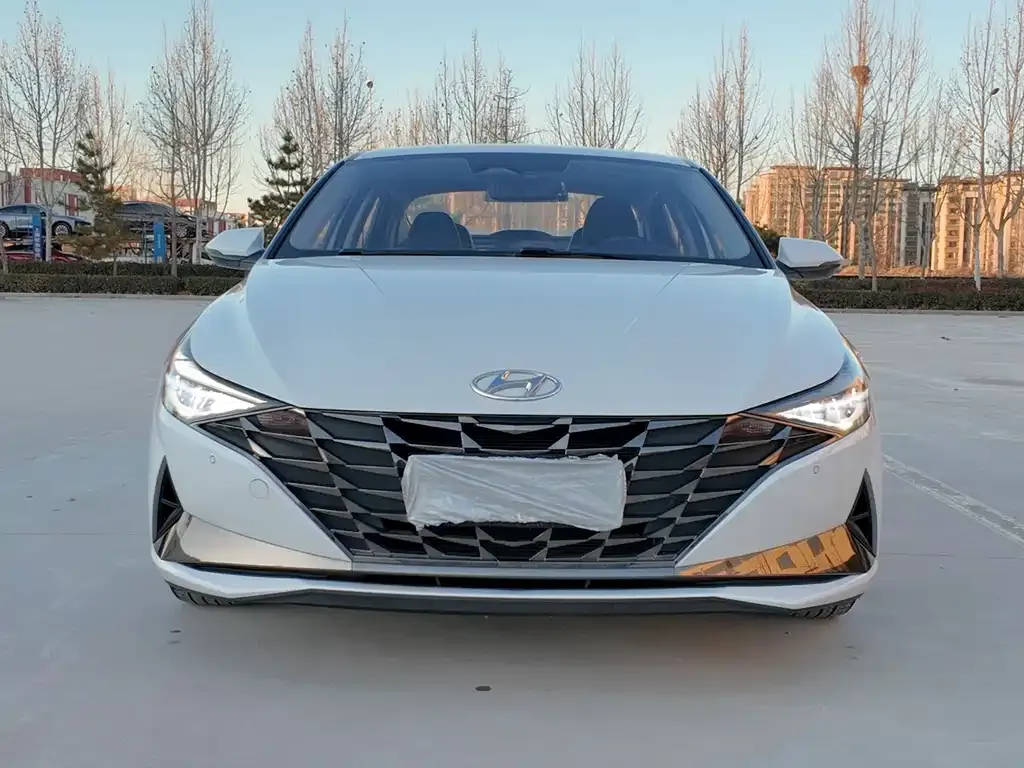 Hyundai Elantra — фото 2