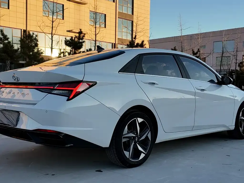 Hyundai Elantra — фото 9