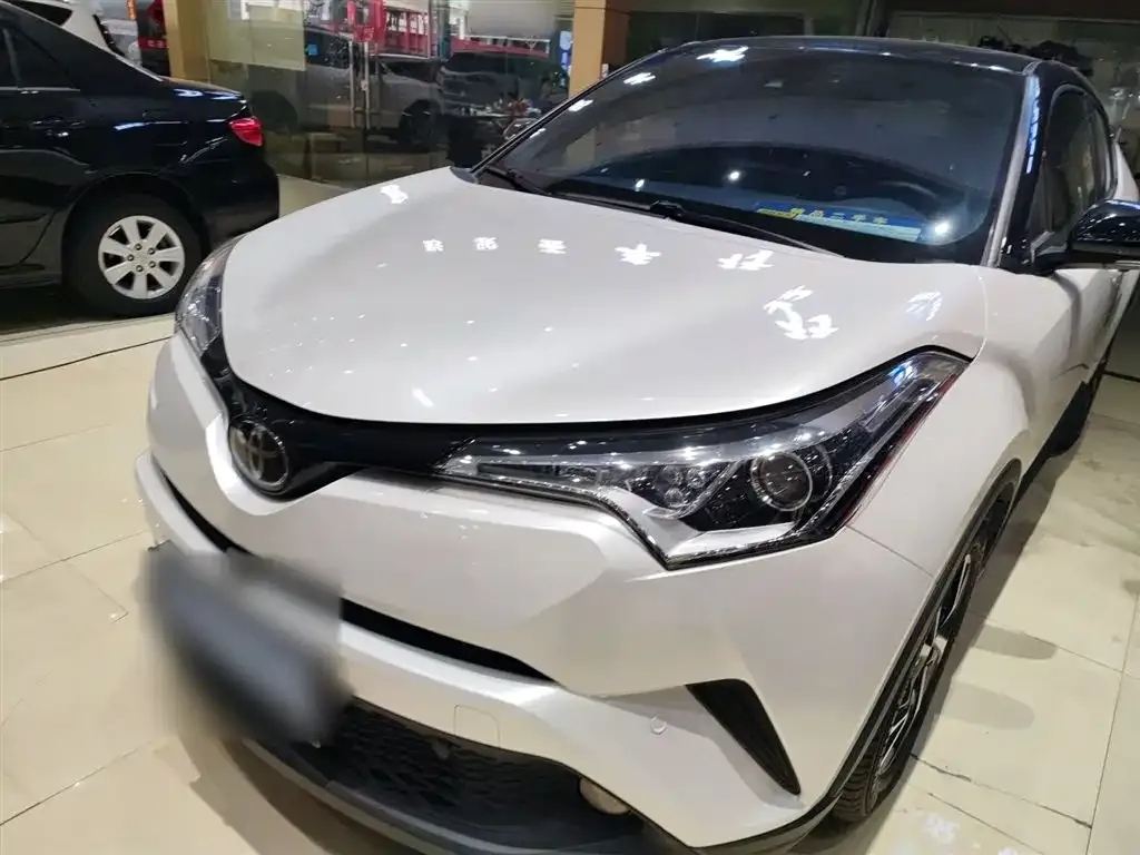 Toyota C-HR — фото 1