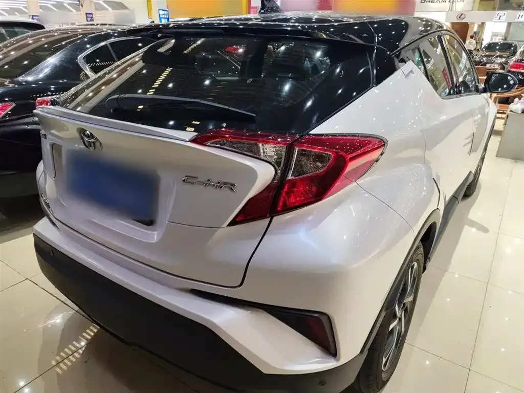 Toyota C-HR — фото 10