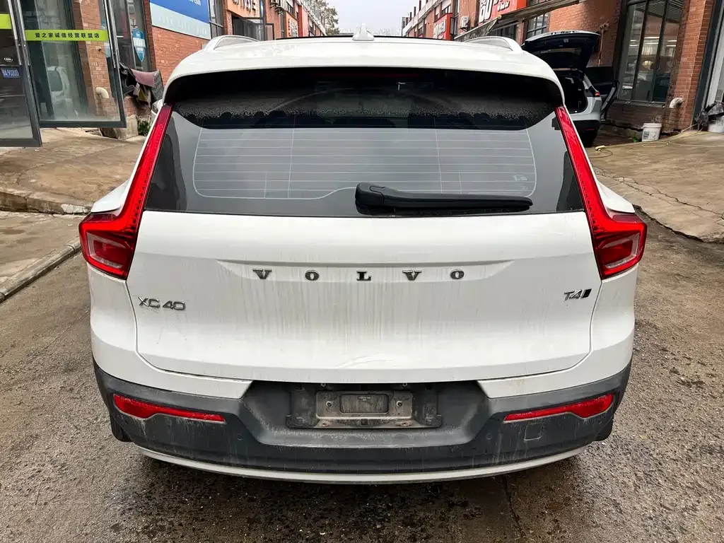 Volvo XC40 — фото 10