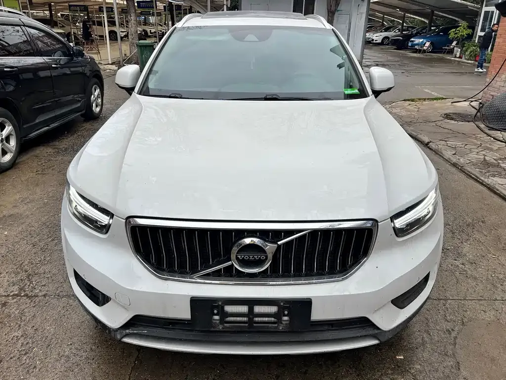 Volvo XC40 — фото 2