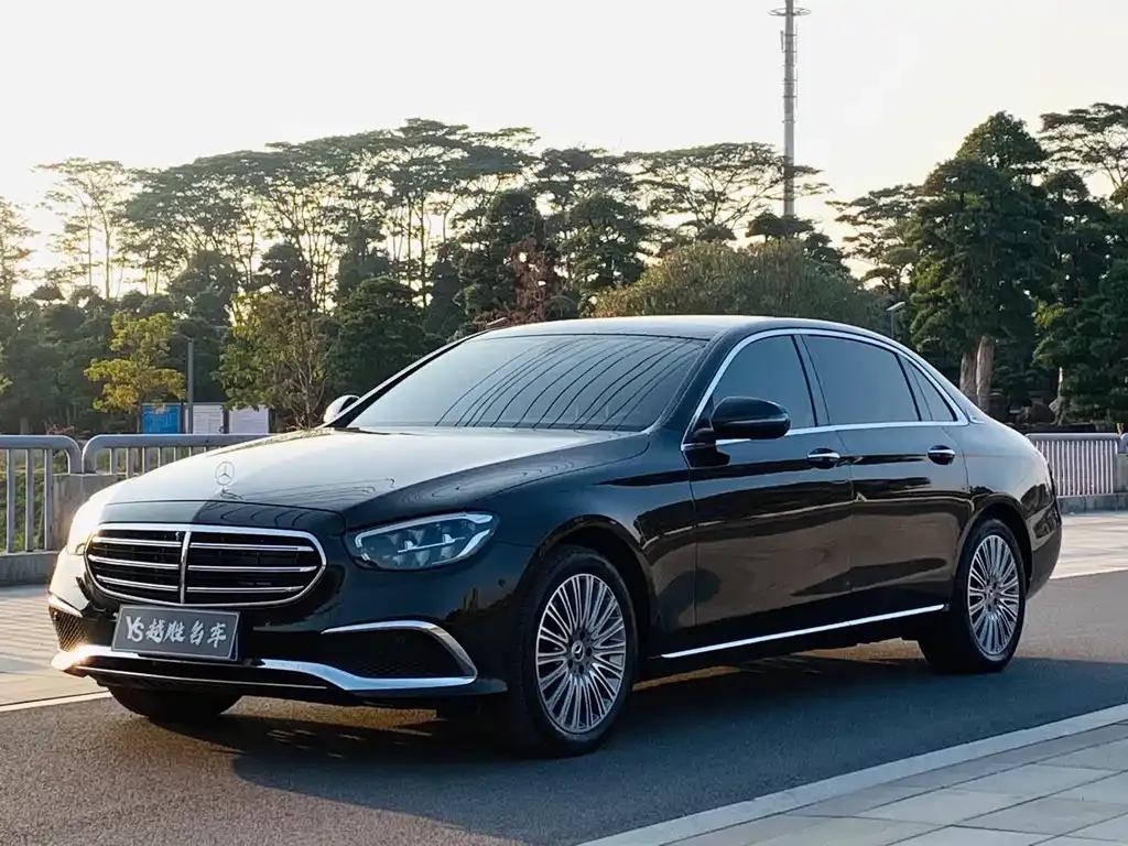 Mercedes-Benz E-Class — фото 1