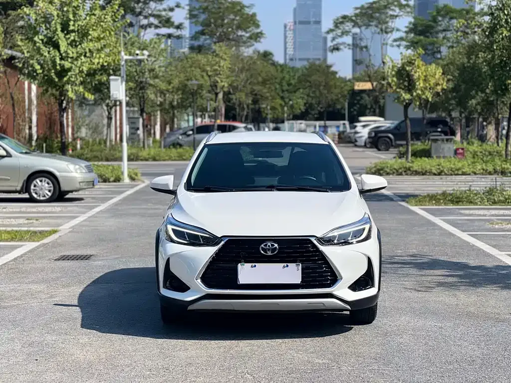 Toyota Yaris L — фото 2