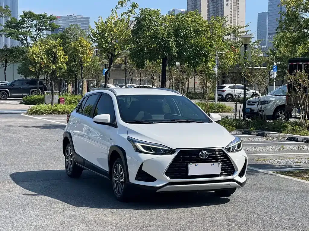 Toyota Yaris L — фото 3