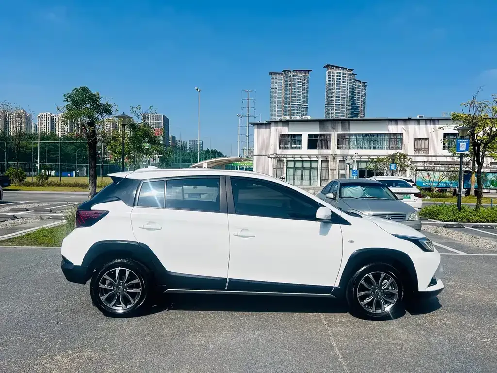 Toyota Yaris L — фото 8