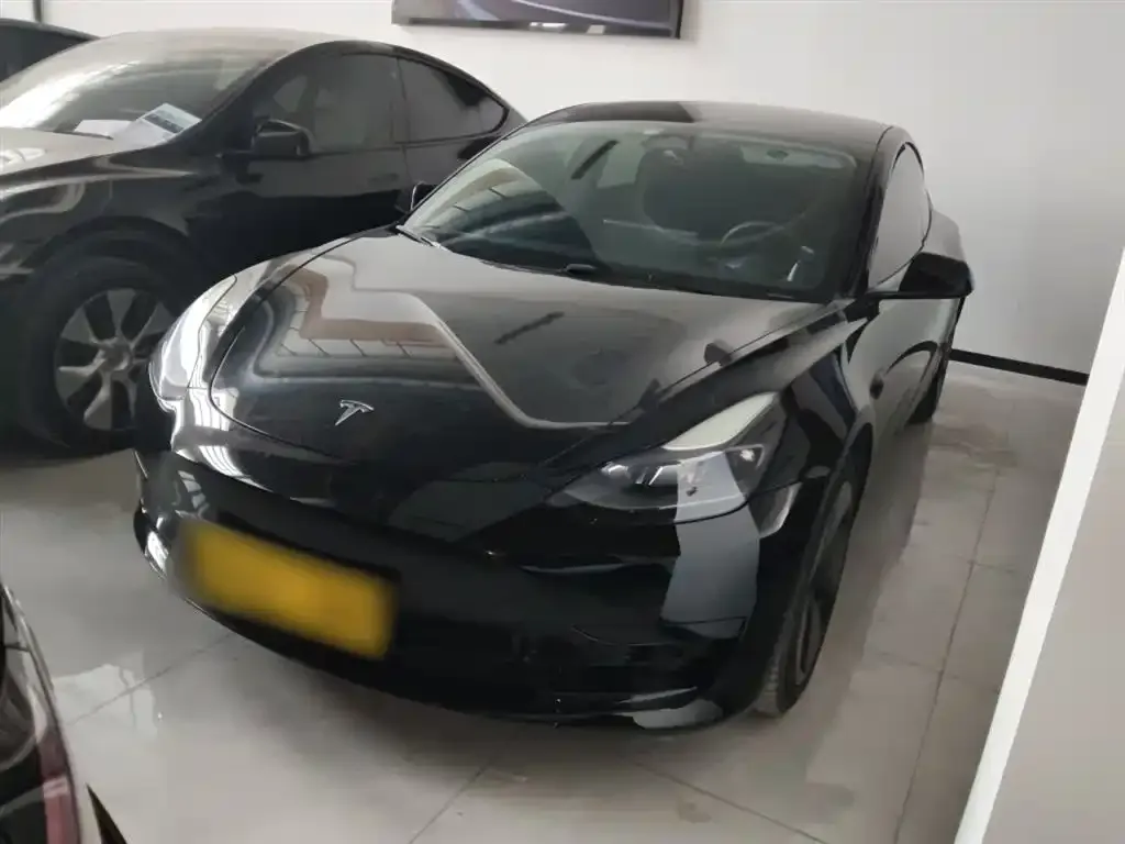 Tesla Model 3 — фото 1