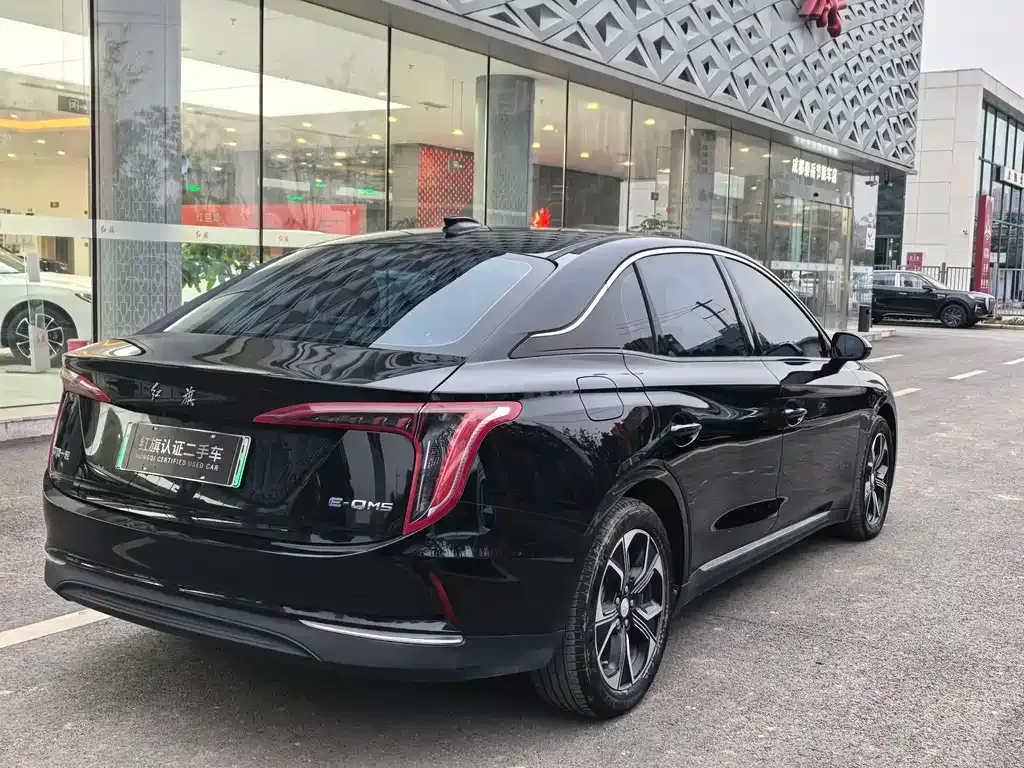Hongqi E-QM5 — фото 8