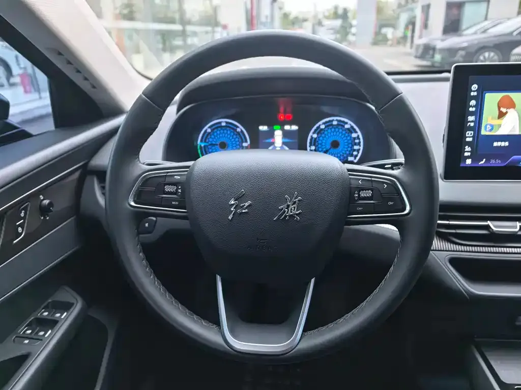 Hongqi E-QM5 — фото 2