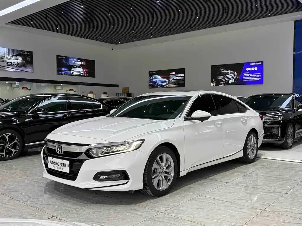 Honda Accord — фото 1