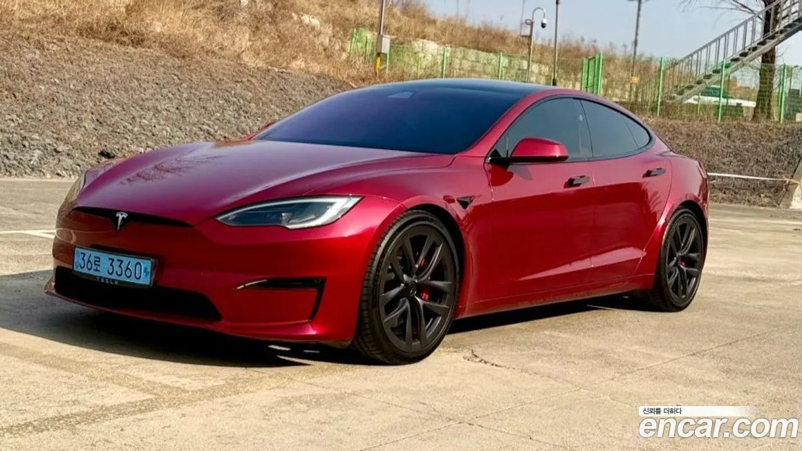 Tesla Model S — фото 1