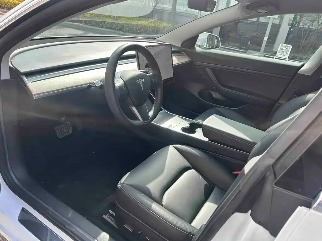 Tesla Model 3 — фото 5