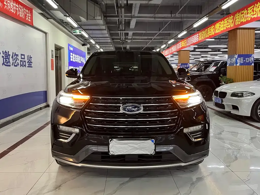 Ford Explorer — фото 1